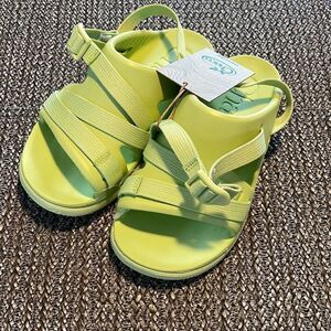 Chaco Childrens Chillos Sport Pale Green Size 4‎ New